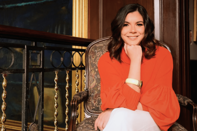 ¿Quién es Irene Vélez, la nueva secretaria de Comunicación?