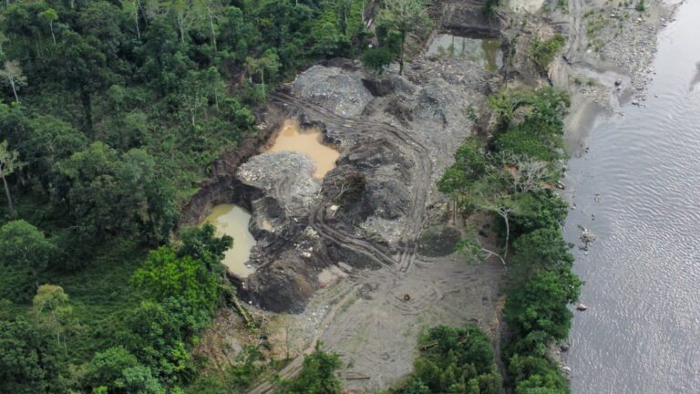 Masacre de militares expone control guerrillero y crisis ambiental en la Amazonía ecuatoriana