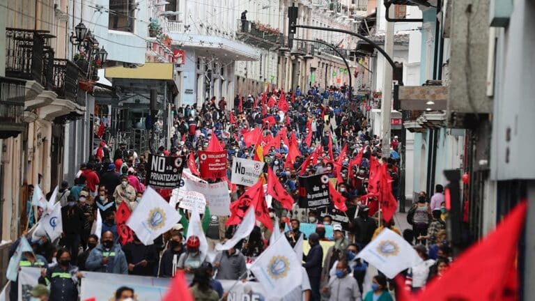 Organizaciones sindicales denuncian persecución laboral en Arca Continental Coca-Cola