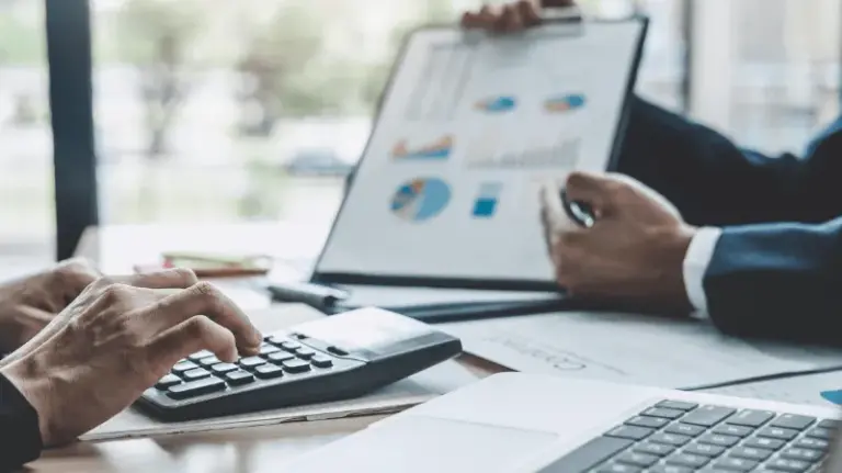 Emprender cuesta más: la ley de “solidaridad” que encarece las SAS y ata los recursos empresariales